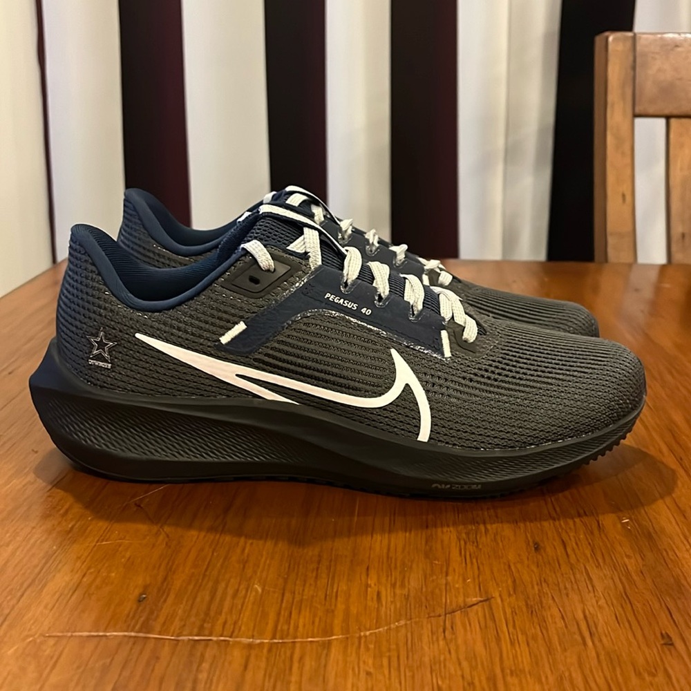 Nike Pegasus 40 NFL Dallas Cowboys Shoes Sneakers DZ5975 001 new Mens Size 8